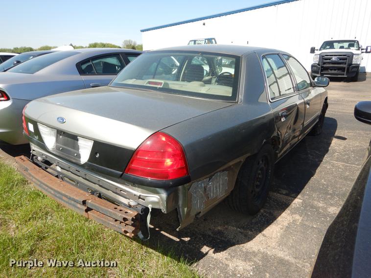 image for item DE1632 2004 Ford Crown Victoria Police Interceptor