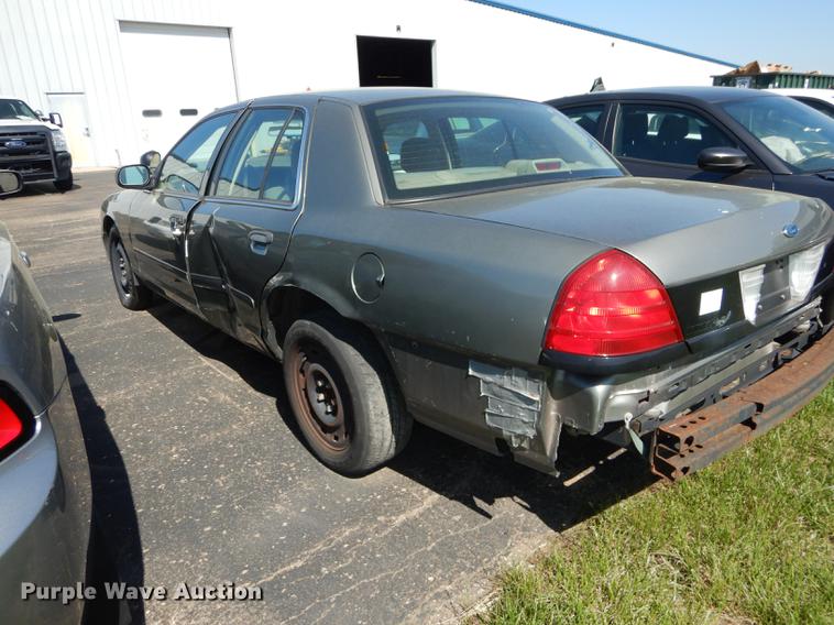 image for item DE1632 2004 Ford Crown Victoria Police Interceptor