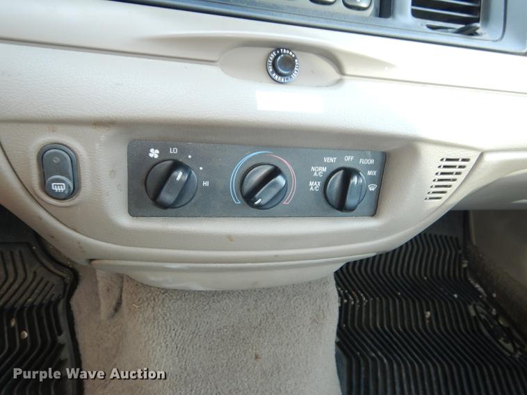 image for item DE1632 2004 Ford Crown Victoria Police Interceptor