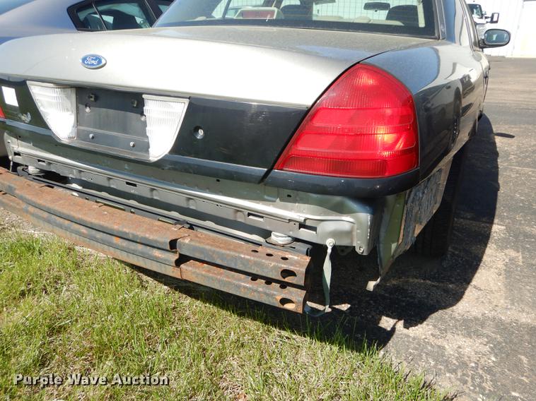 image for item DE1632 2004 Ford Crown Victoria Police Interceptor