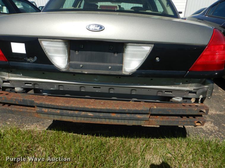 image for item DE1632 2004 Ford Crown Victoria Police Interceptor
