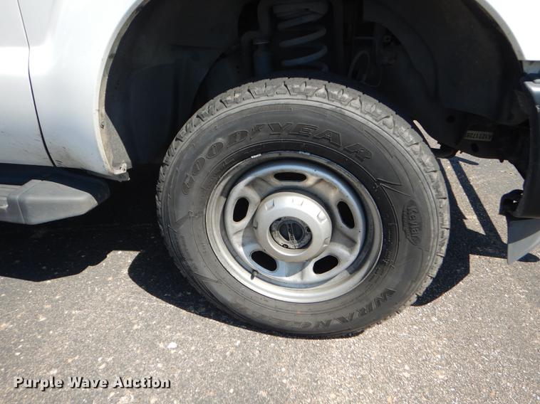 image for item DE1641 2014 Ford F250 Super Duty Crew Cab utility bed pickup truck