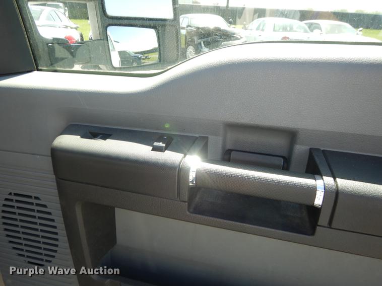 image for item DE1641 2014 Ford F250 Super Duty Crew Cab utility bed pickup truck