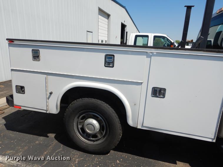 image for item DE1641 2014 Ford F250 Super Duty Crew Cab utility bed pickup truck