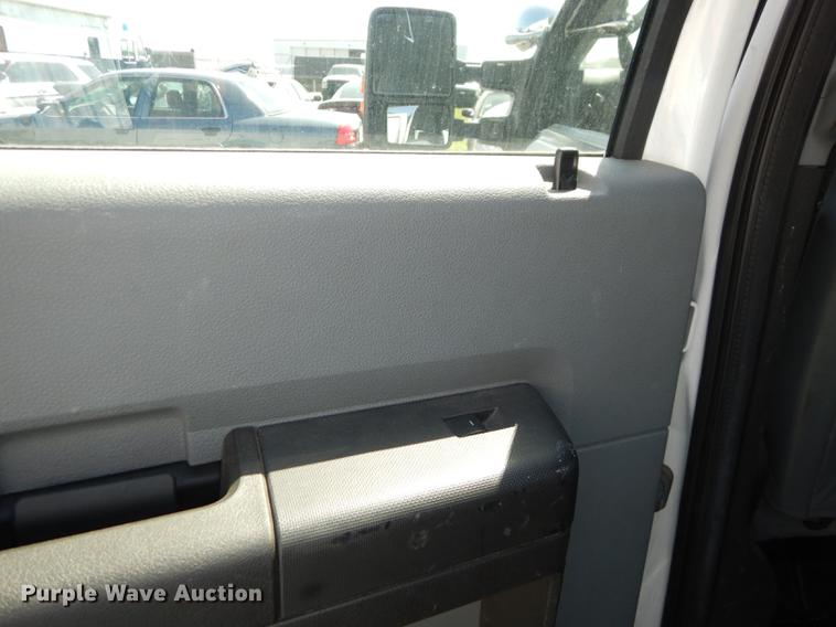 image for item DE1642 2014 Ford F250 Super Duty Crew Cab utility bed pickup truck