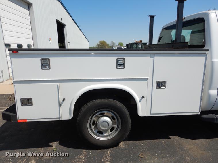 image for item DE1642 2014 Ford F250 Super Duty Crew Cab utility bed pickup truck