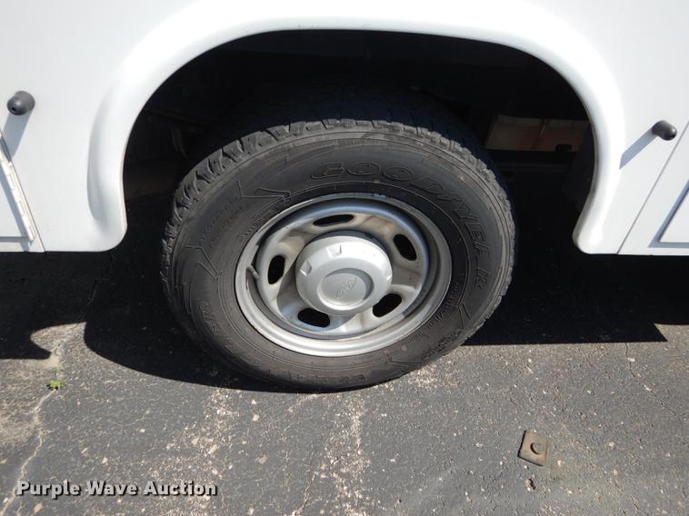 image for item DE1642 2014 Ford F250 Super Duty Crew Cab utility bed pickup truck