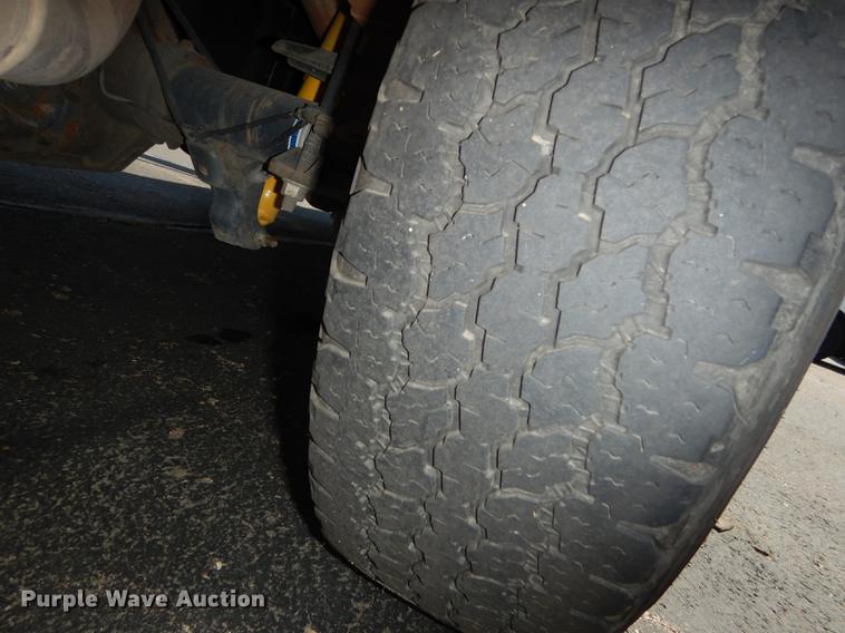 image for item DE1642 2014 Ford F250 Super Duty Crew Cab utility bed pickup truck