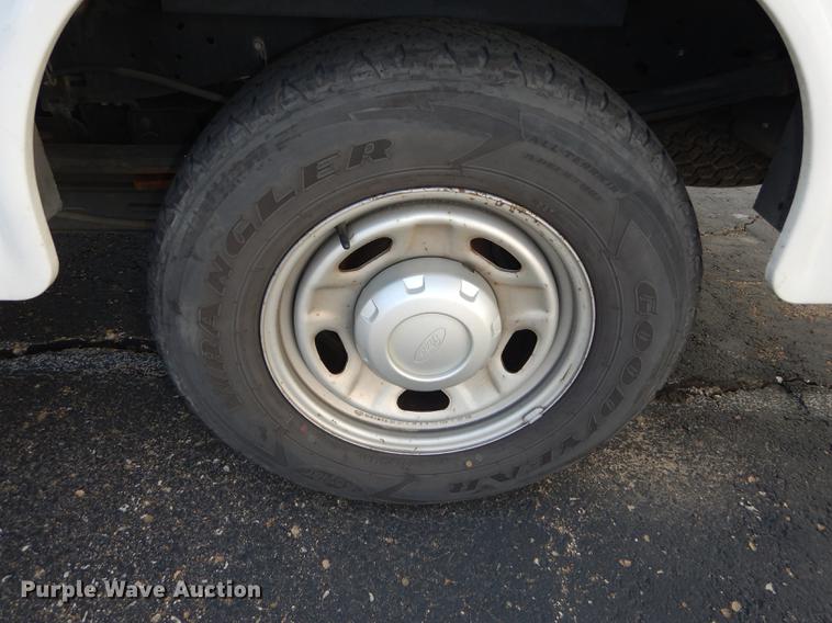 image for item DE1642 2014 Ford F250 Super Duty Crew Cab utility bed pickup truck