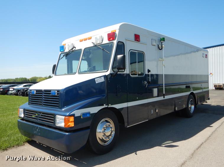 image for item DE1644 1990 Chevrolet Command Center truck