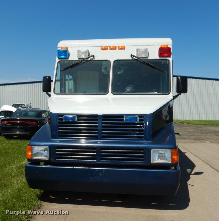image for item DE1644 1990 Chevrolet Command Center truck