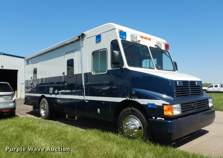 image for item DE1644 1990 Chevrolet Command Center truck