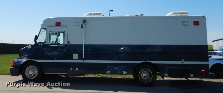 image for item DE1644 1990 Chevrolet Command Center truck