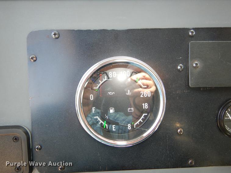 image for item DE1644 1990 Chevrolet Command Center truck