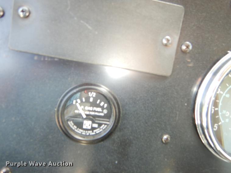 image for item DE1644 1990 Chevrolet Command Center truck