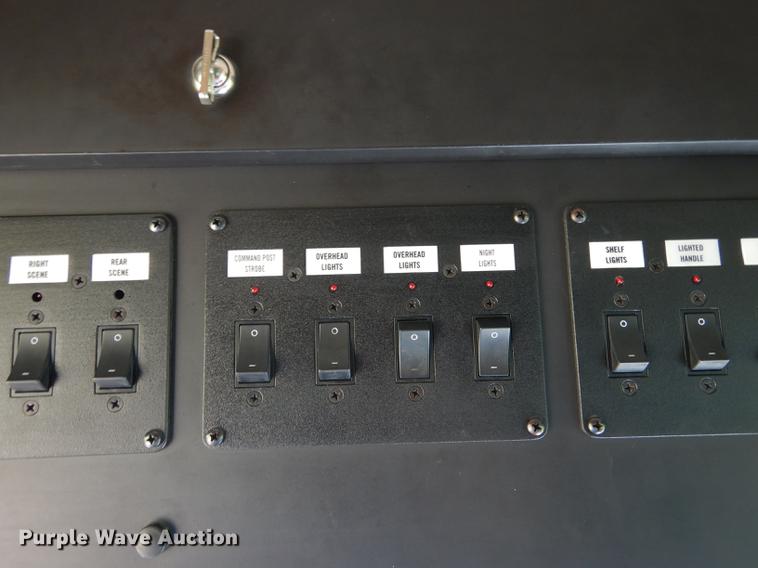 image for item DE1644 1990 Chevrolet Command Center truck