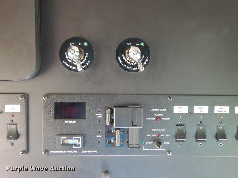 image for item DE1644 1990 Chevrolet Command Center truck