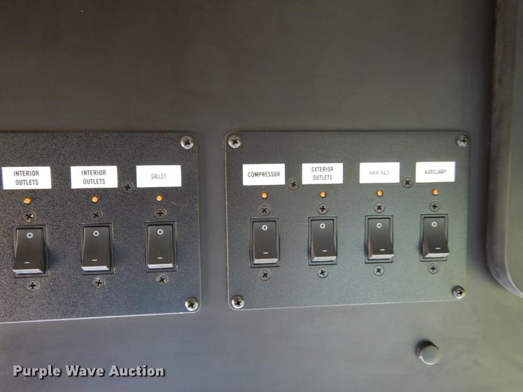 image for item DE1644 1990 Chevrolet Command Center truck