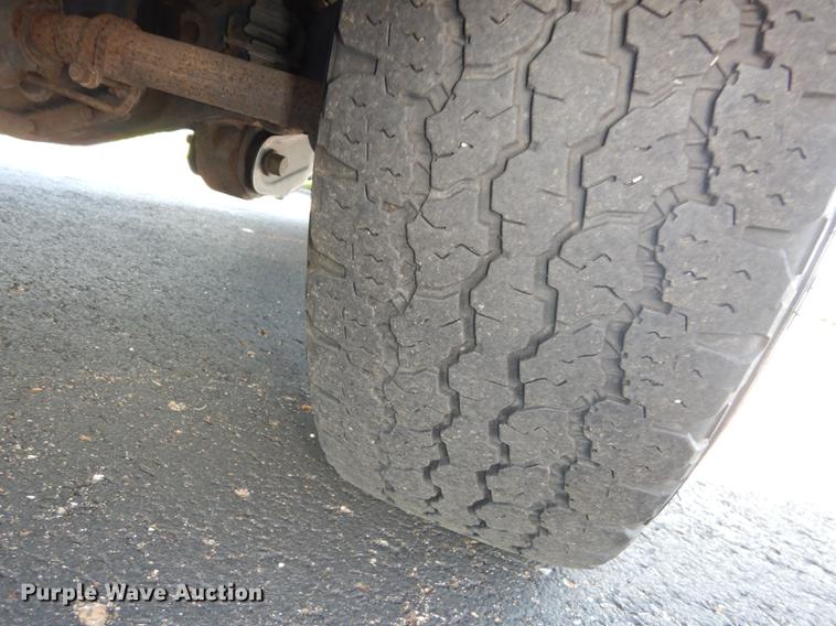 image for item DE1645 2012 Ford F250 Super Duty Crew Cab utility bed pickup truck