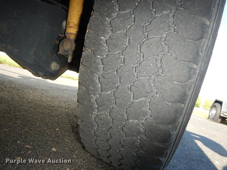 image for item DE1645 2012 Ford F250 Super Duty Crew Cab utility bed pickup truck