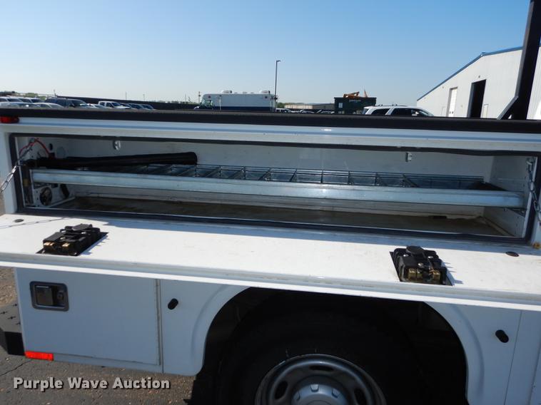 image for item DE1645 2012 Ford F250 Super Duty Crew Cab utility bed pickup truck