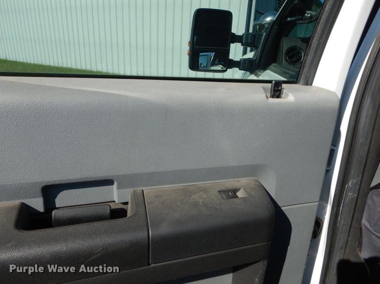 image for item DE1646 2012 Ford F250 Super Duty Crew Cab utility bed pickup truck