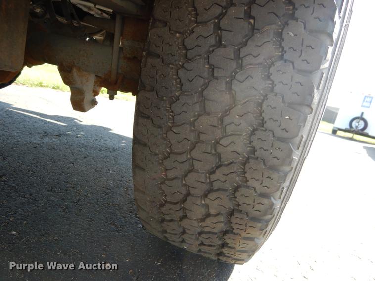 image for item DE1646 2012 Ford F250 Super Duty Crew Cab utility bed pickup truck