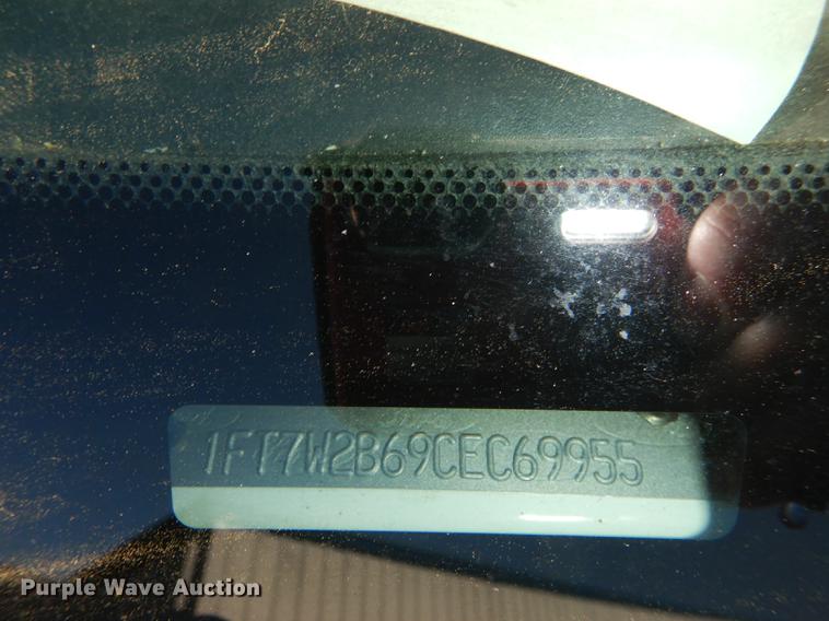 image for item DE1646 2012 Ford F250 Super Duty Crew Cab utility bed pickup truck