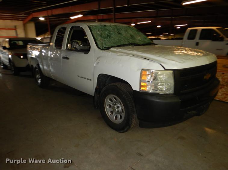 image for item DE1651 2008 Chevrolet Silverado 1500 Ext. Cab pickup truck