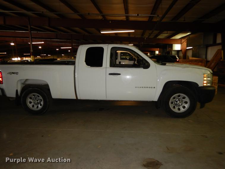image for item DE1651 2008 Chevrolet Silverado 1500 Ext. Cab pickup truck