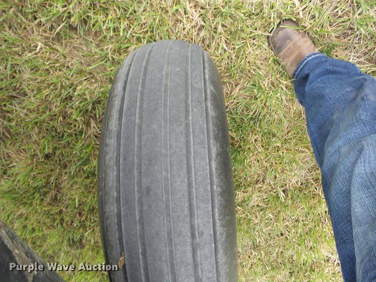 image for item AY9505 1997 MacDon 3000 windrower