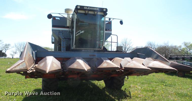 image for item DB6169 1983 Gleaner L3 combine