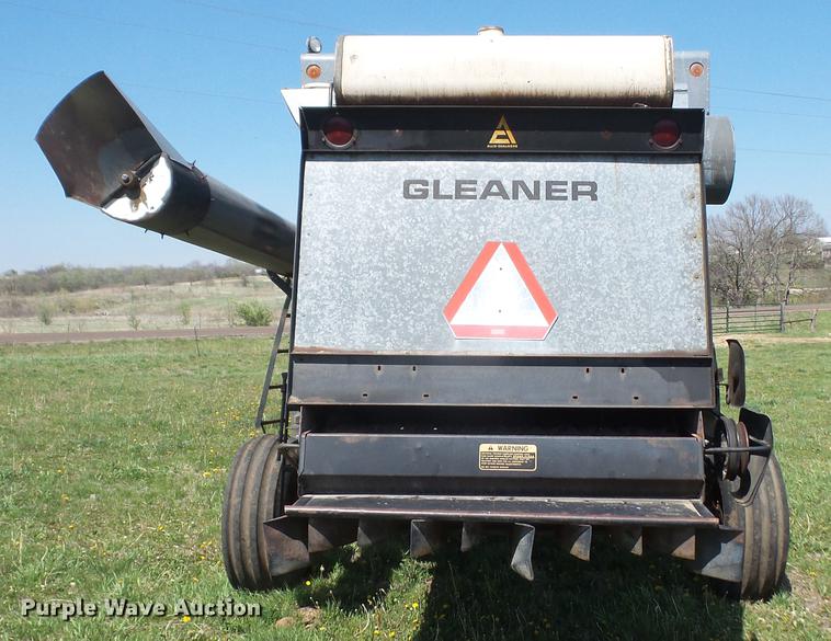 image for item DB6169 1983 Gleaner L3 combine