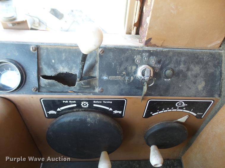 image for item DB6169 1983 Gleaner L3 combine