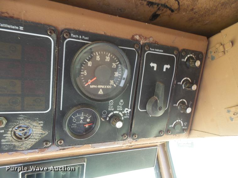 image for item DB6169 1983 Gleaner L3 combine