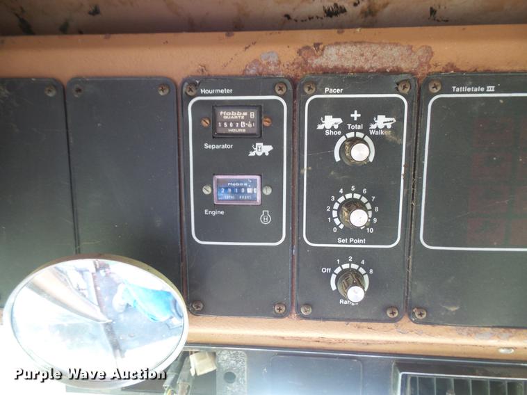 image for item DB6169 1983 Gleaner L3 combine