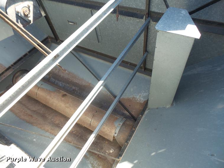 image for item DB6169 1983 Gleaner L3 combine