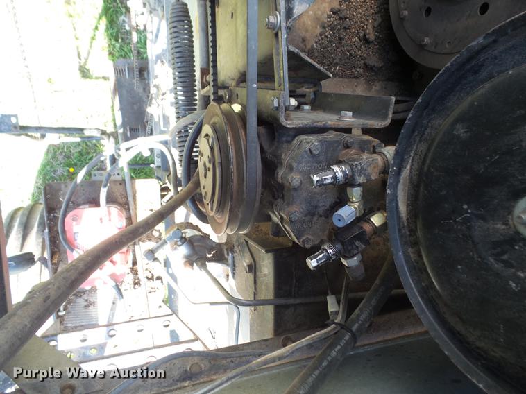 image for item DB6169 1983 Gleaner L3 combine