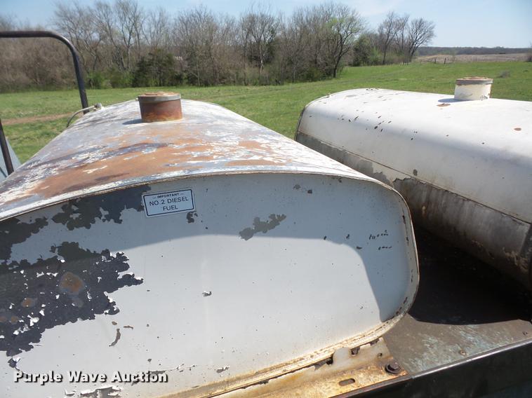 image for item DB6169 1983 Gleaner L3 combine