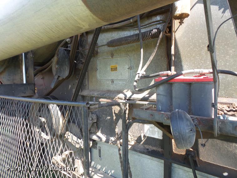 image for item DB6169 1983 Gleaner L3 combine