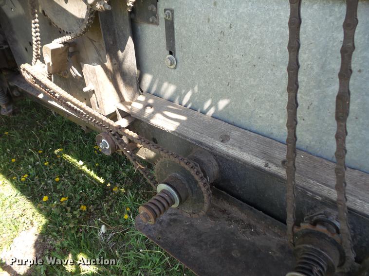 image for item DB6169 1983 Gleaner L3 combine