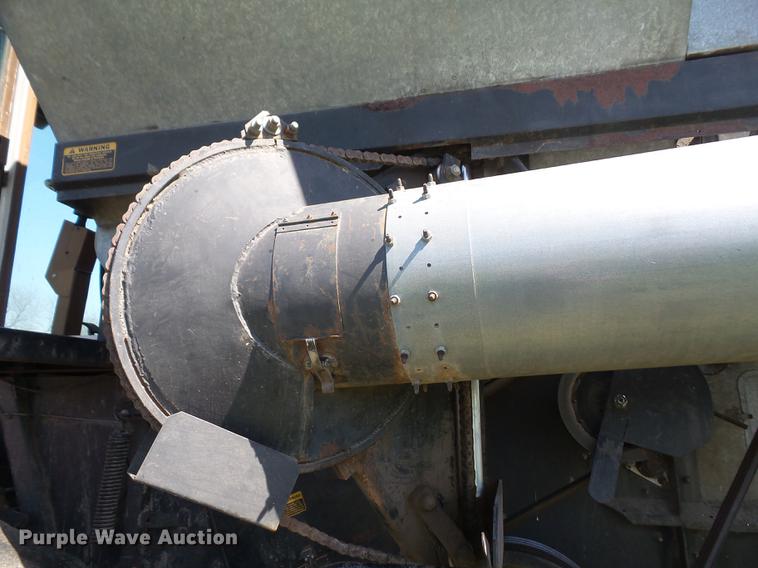 image for item DB6169 1983 Gleaner L3 combine