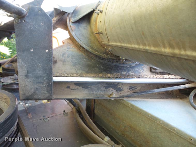 image for item DB6169 1983 Gleaner L3 combine