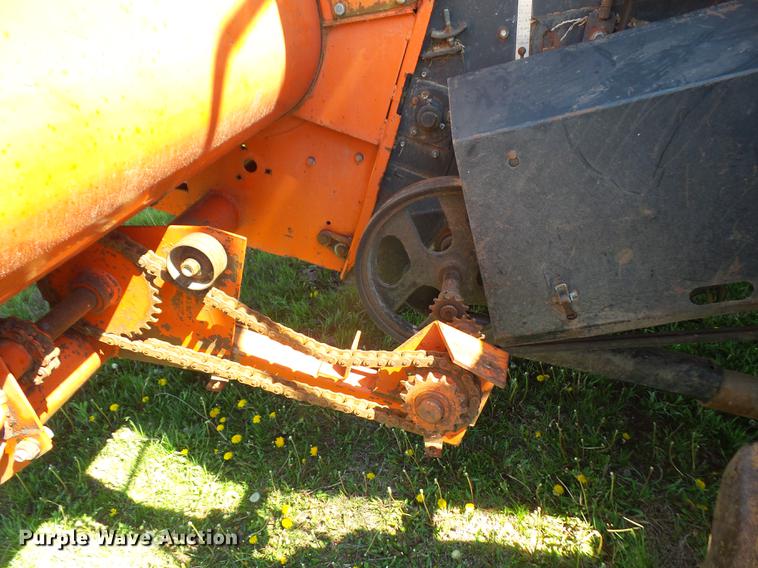 image for item DB6169 1983 Gleaner L3 combine