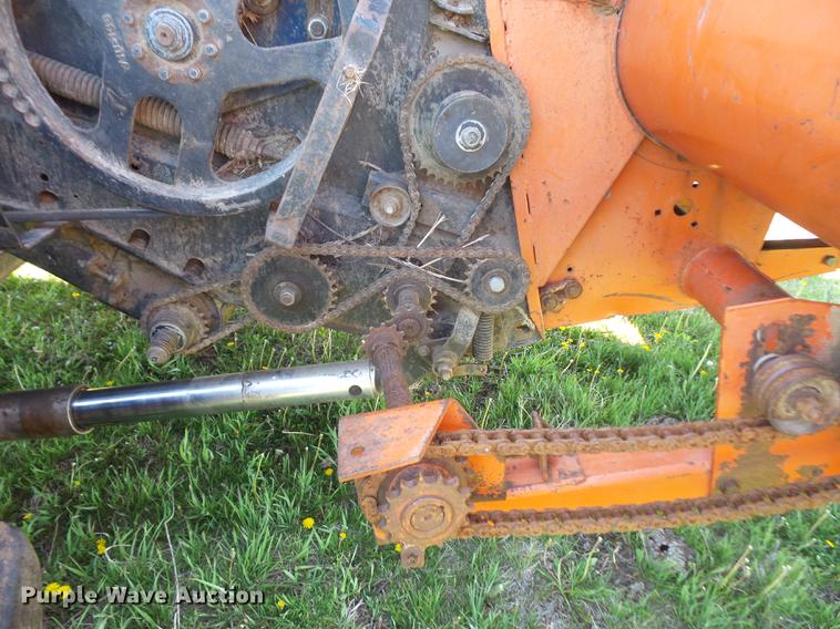 image for item DB6169 1983 Gleaner L3 combine