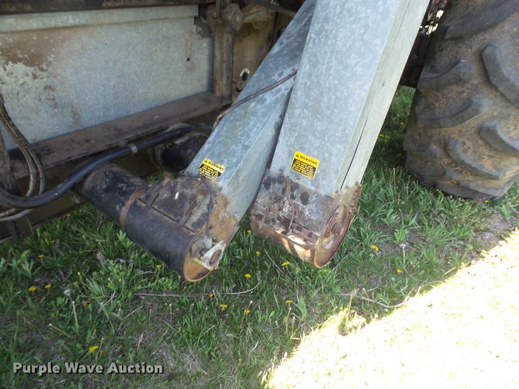 image for item DB6169 1983 Gleaner L3 combine