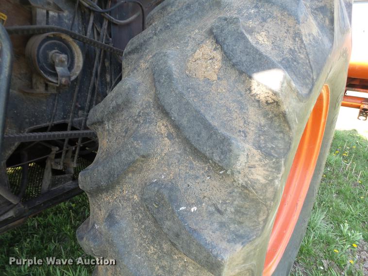 image for item DB6169 1983 Gleaner L3 combine