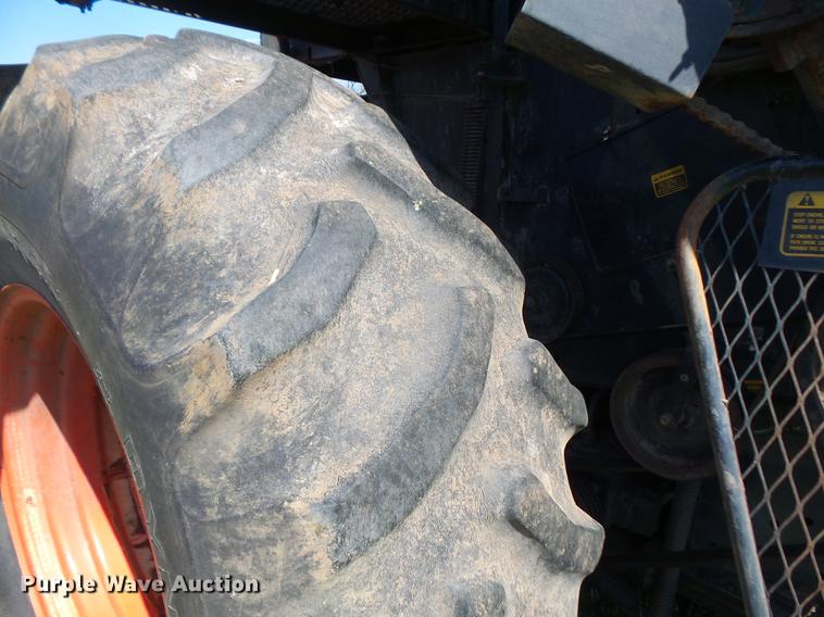 image for item DB6169 1983 Gleaner L3 combine