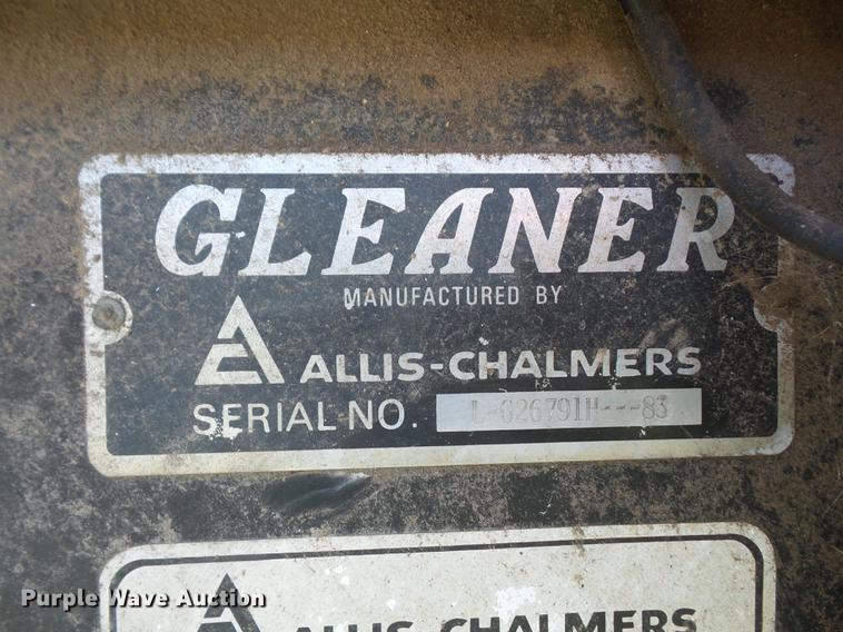 image for item DB6169 1983 Gleaner L3 combine