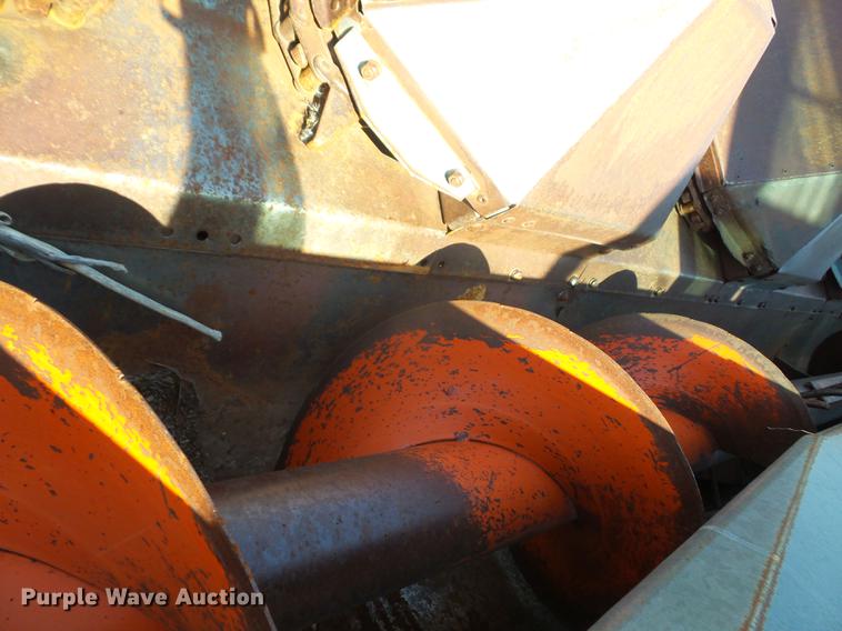 image for item DB6169 1983 Gleaner L3 combine